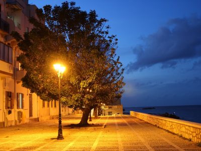 Tout ce que vous devez savoir sur les lampadaires solaires d’extérieur