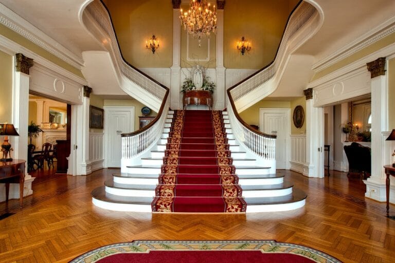 Lire la suite à propos de l’article Pourquoi la décoration est-elle essentielle dans les hôtels de luxe et les palaces ?