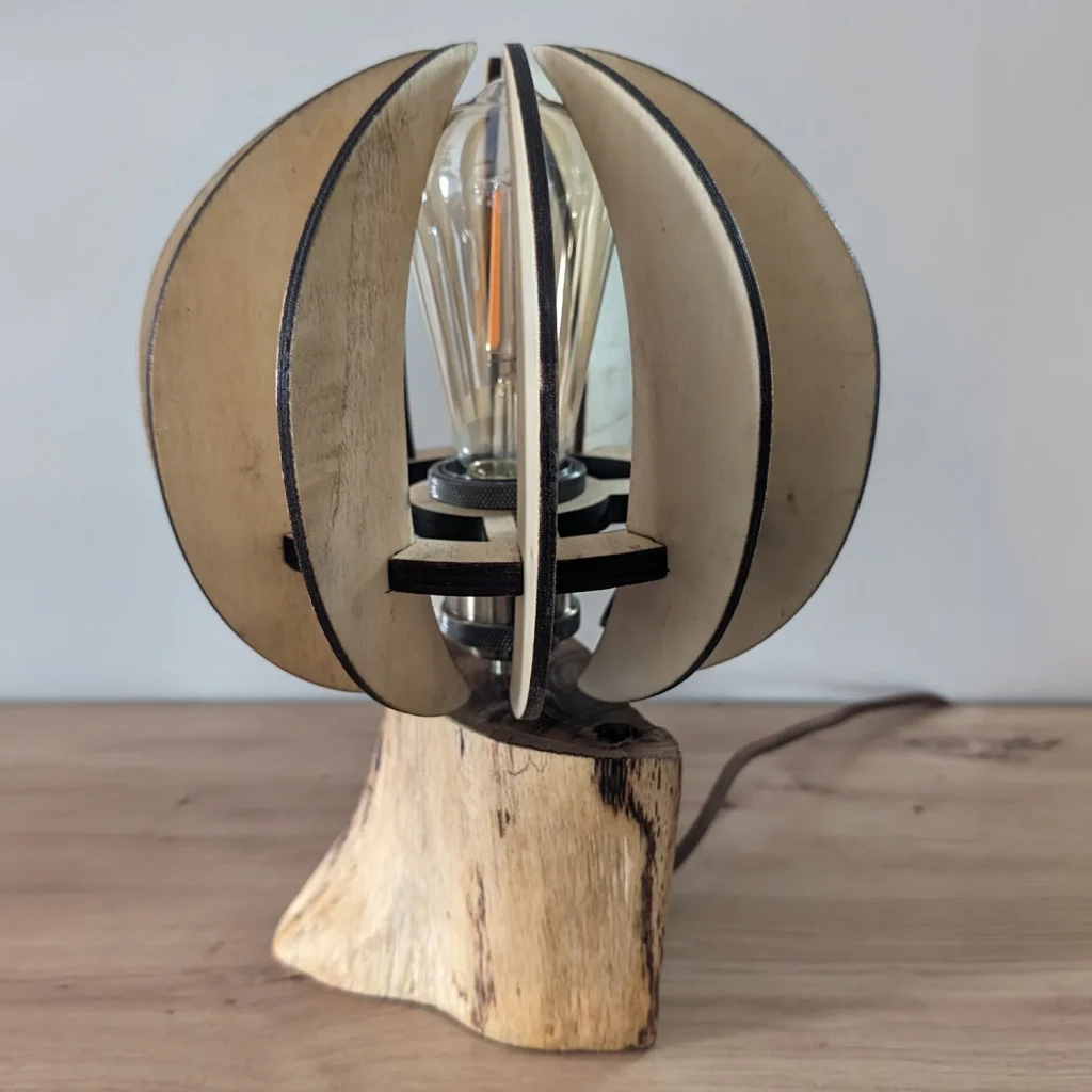 Alsace Led lampe de table en bois massif
