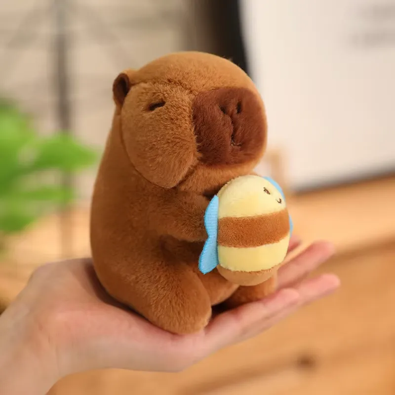 Peluche Capybara en mode Abeillou - 12cm